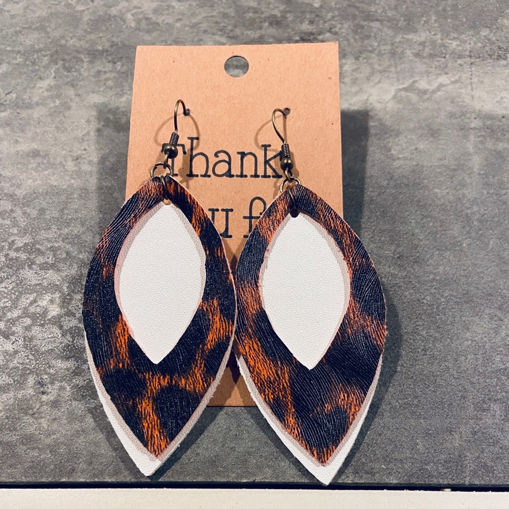 ALNEIO earrings